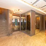 White Palace Hotel